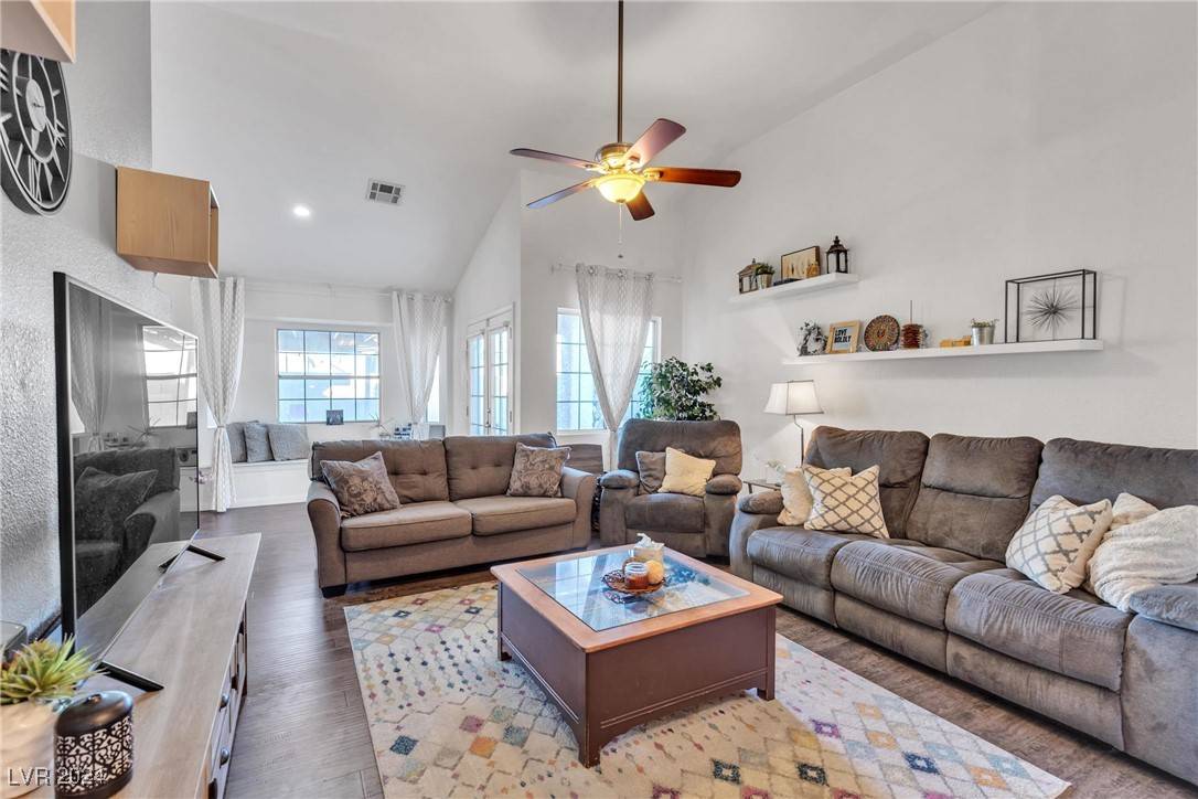 Las Vegas, NV 89121,3058 Kennewick DR