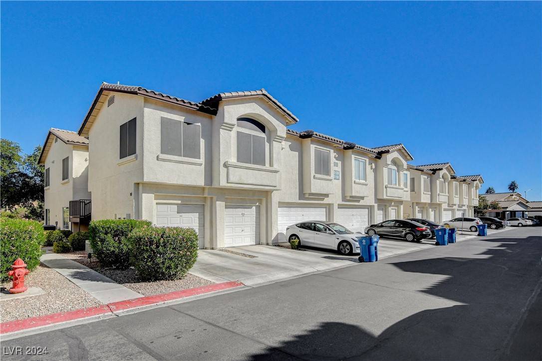 4810 Black Bear RD #202, Las Vegas, NV 89149