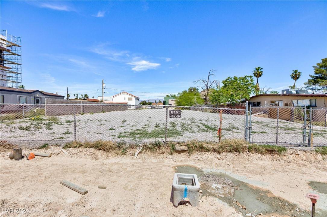 Las Vegas, NV 89106,2016 Pinto LN
