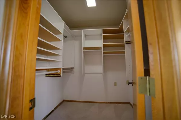 Las Vegas, NV 89130,5305 Singing Hills DR