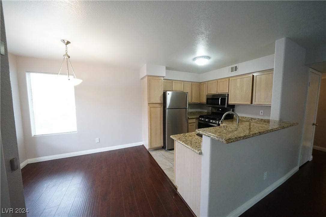 Las Vegas, NV 89120,5229 Caspian Springs DR #202