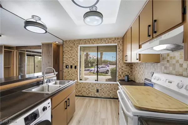 Las Vegas, NV 89103,4360 Gannet CIR #21