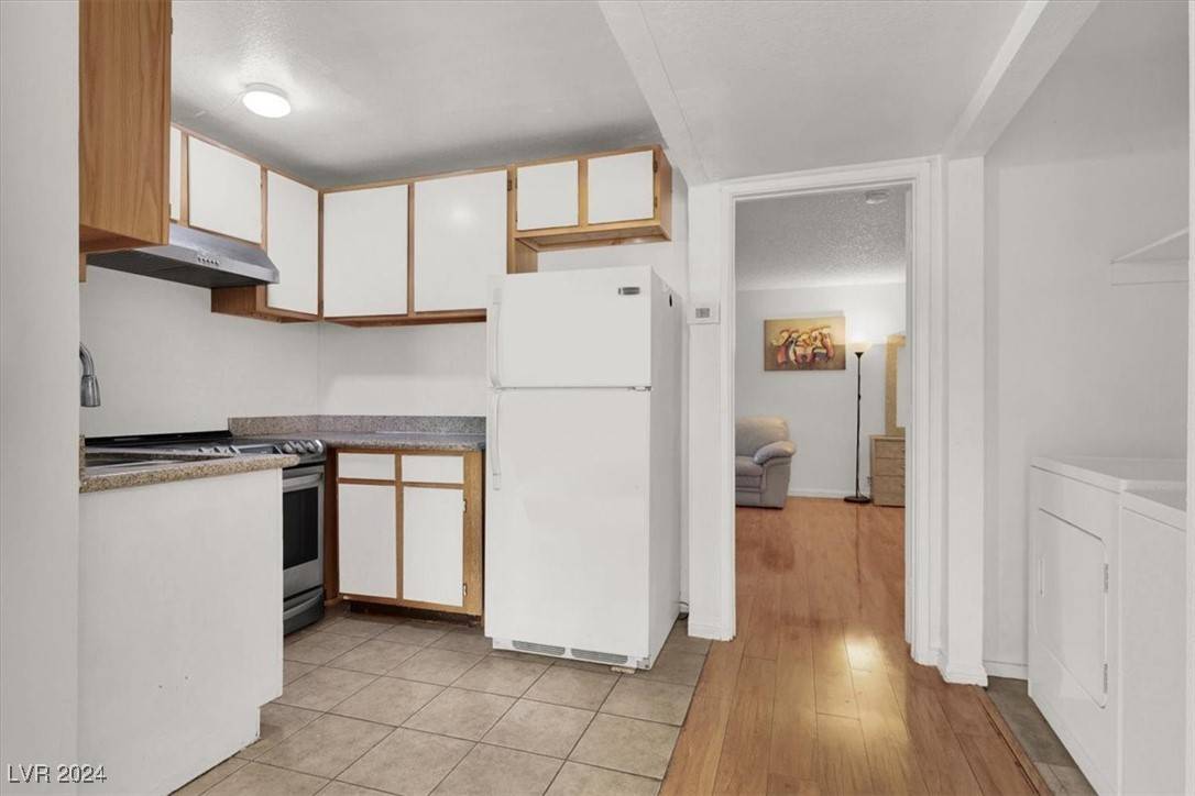 Las Vegas, NV 89146,5081 Pioneer AVE #202