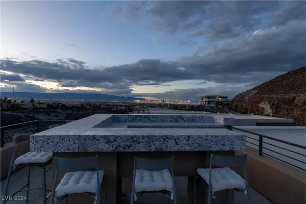 Henderson, NV 89052,917 Vegas View DR