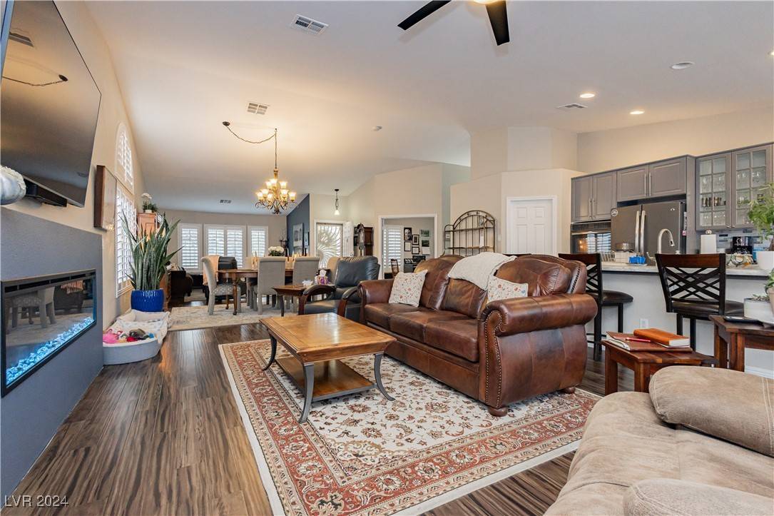 7036 Wild Wave DR, Las Vegas, NV 89131