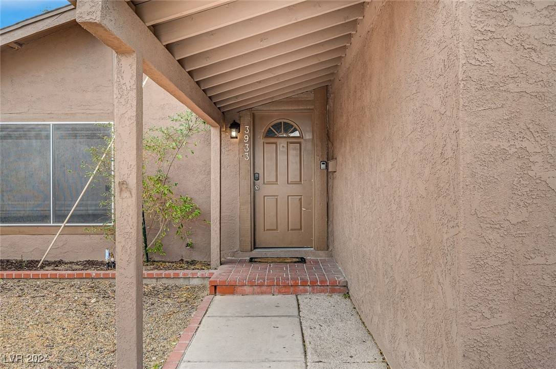 Las Vegas, NV 89104,3933 Manford CIR