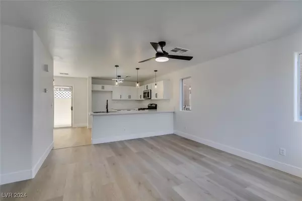 Las Vegas, NV 89156,2102 Tierra Del Verde ST