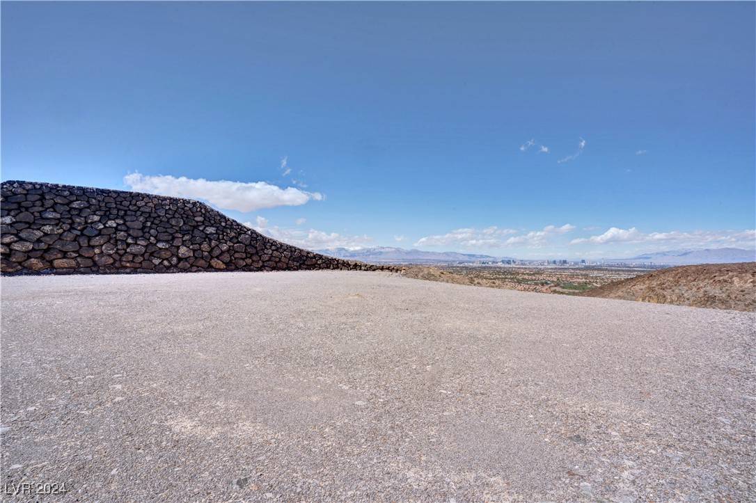 Henderson, NV 89012,1 Highcrest CT