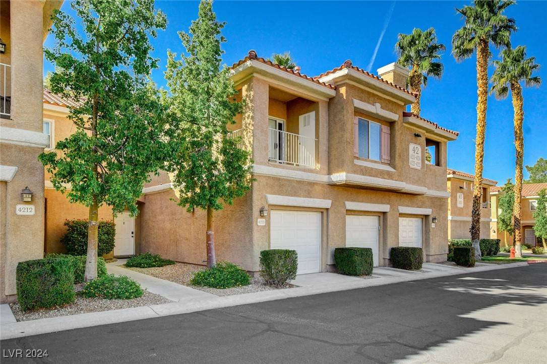 Henderson, NV 89012,251 S Green Valley Pkwy #4213