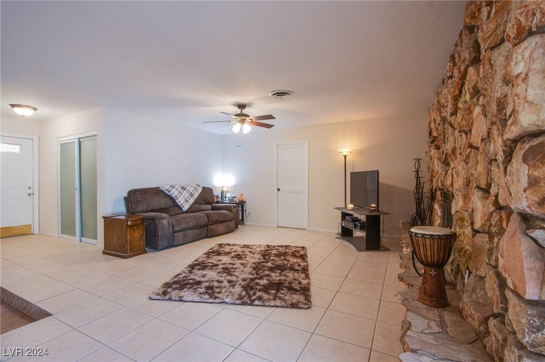 Las Vegas, NV 89119,5367 Tamarus ST