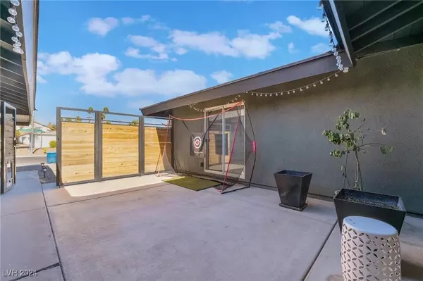 Las Vegas, NV 89169,1671 Commanche DR