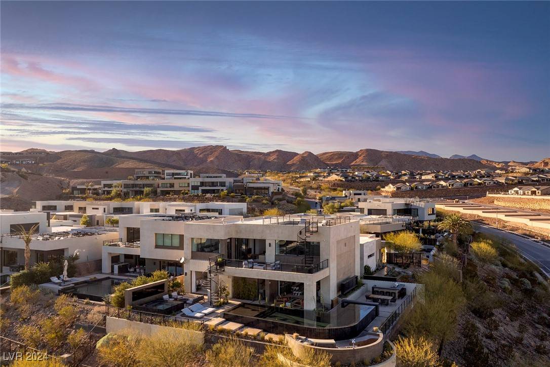 32 Highland Cove LN, Henderson, NV 89011