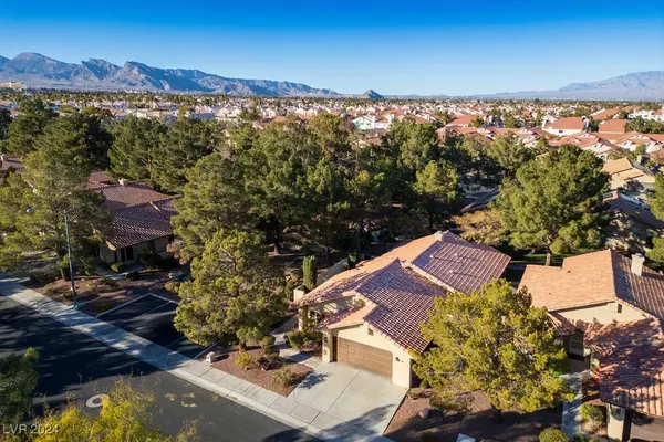 7828 Canoe LN, Las Vegas, NV 89145
