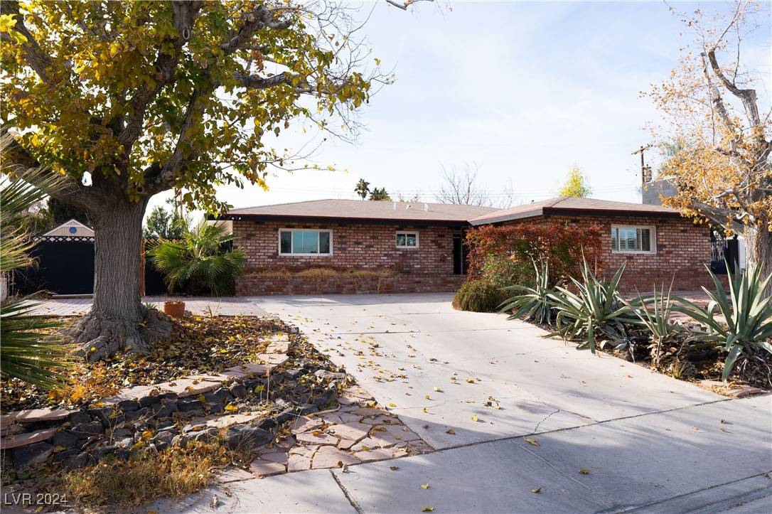 3151 Camel Back DR, Las Vegas, NV 89169