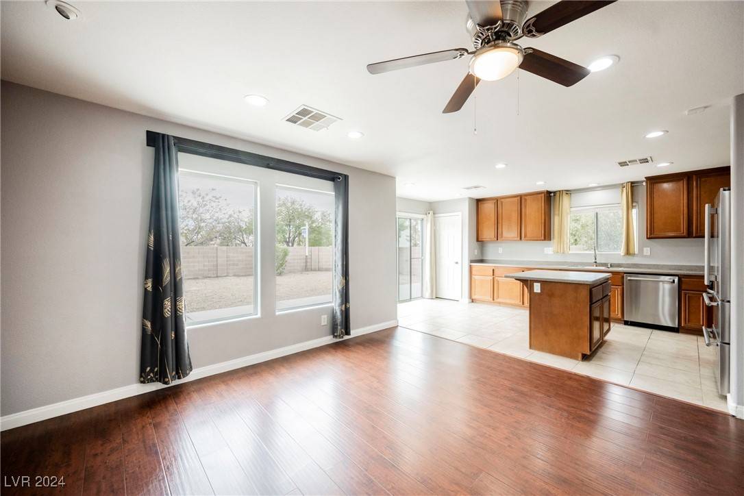 North Las Vegas, NV 89081,3325 Edinboro Ridge AVE
