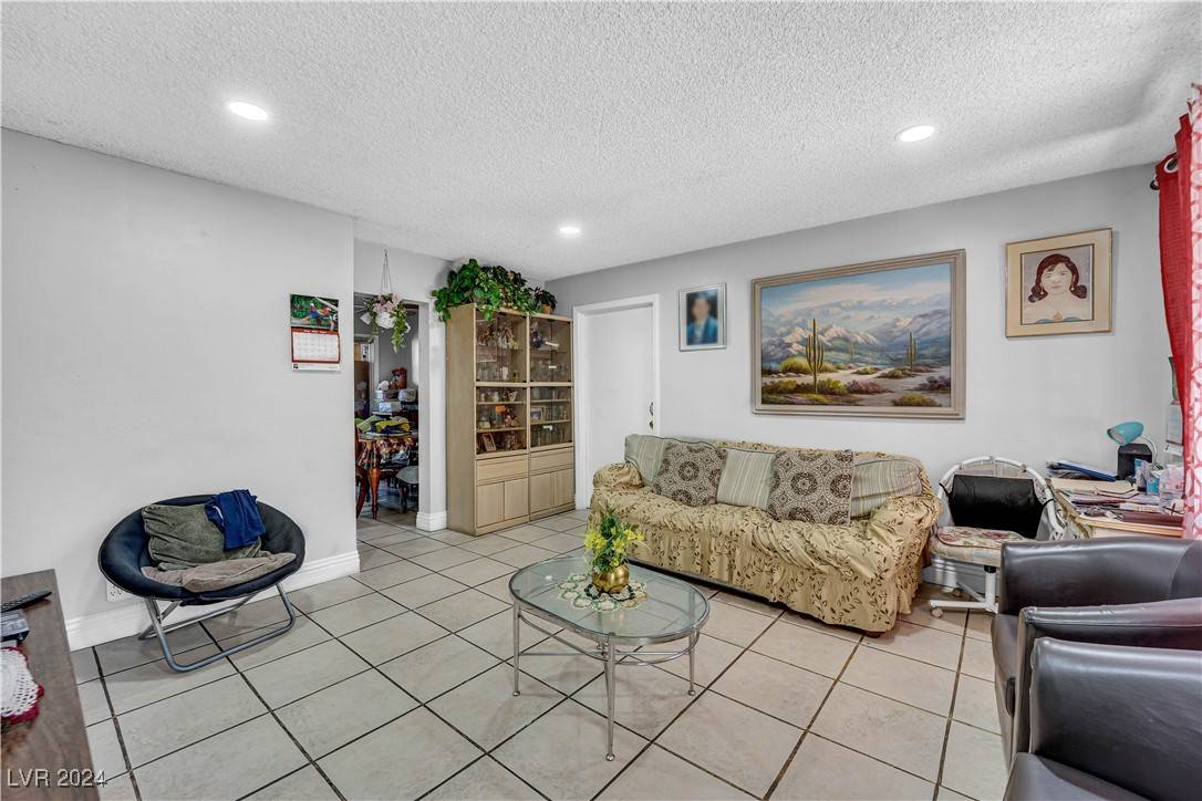 Las Vegas, NV 89107,6109 Empire CIR