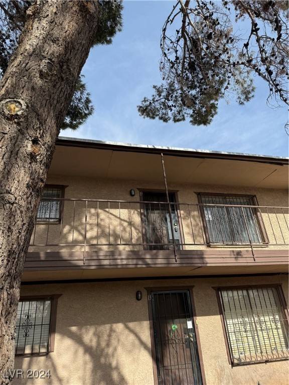 565 S Royal Crest CIR #19, Las Vegas, NV 89169