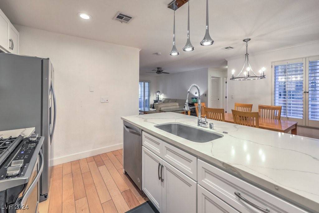 Las Vegas, NV 89145,8452 Boseck DR #186