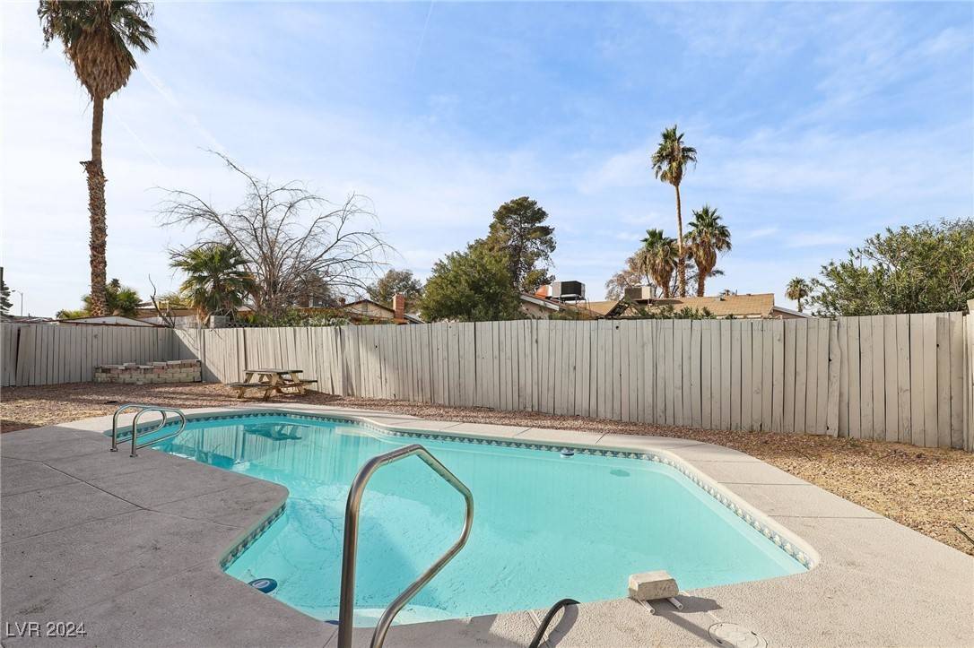 Las Vegas, NV 89119,5379 Surrey ST