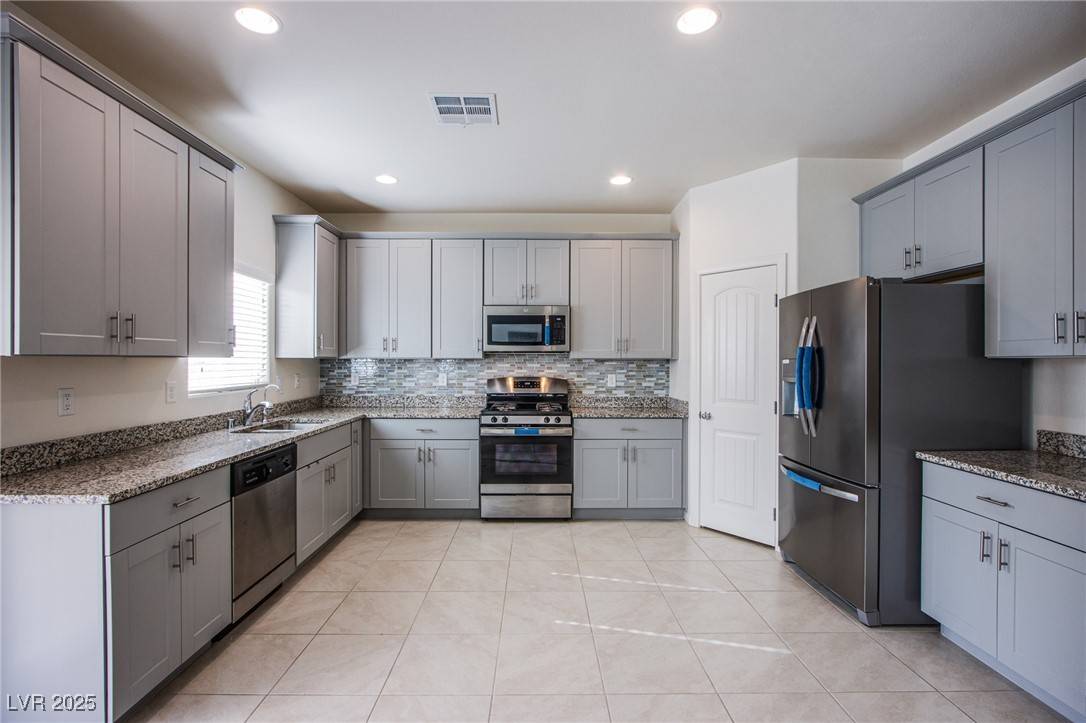 Las Vegas, NV 89148,8795 Magic Mirror CT