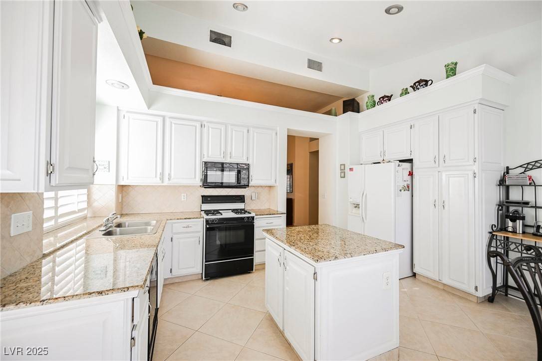Las Vegas, NV 89117,1424 Country Hollow DR