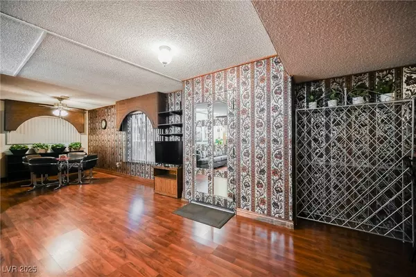Las Vegas, NV 89169,4670 Monterey CIR #1