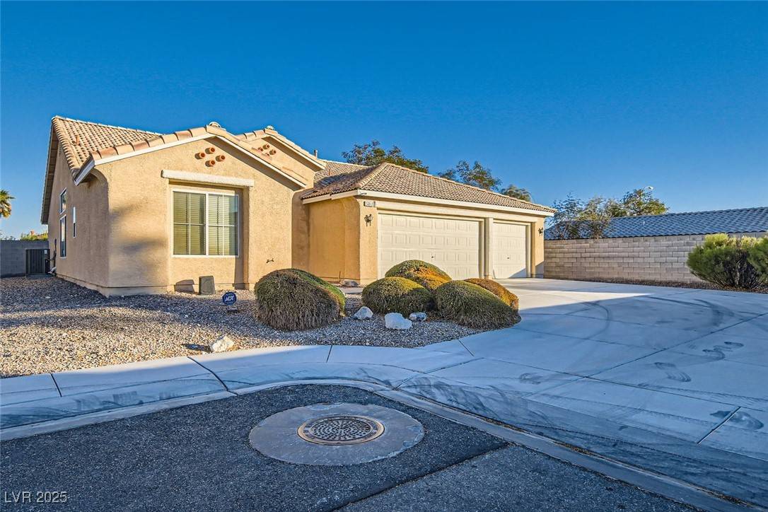 North Las Vegas, NV 89031,5302 Azure View CT