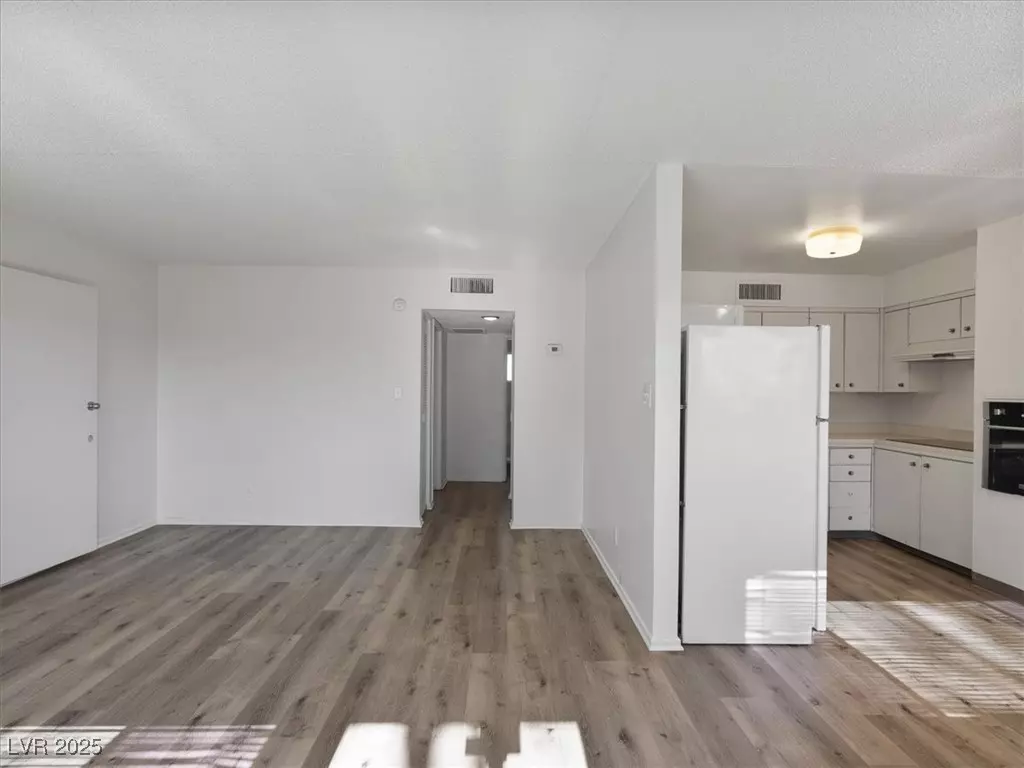 Las Vegas, NV 89109,350 E Desert Inn RD #H208