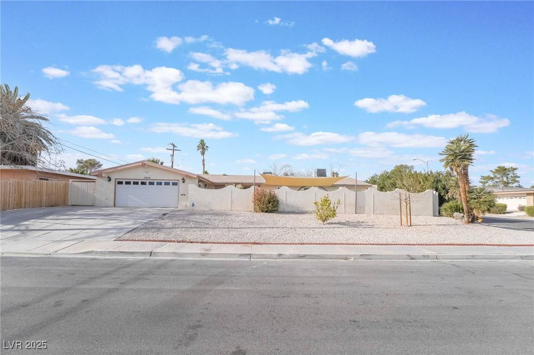 Las Vegas, NV 89169,3829 Delaware LN