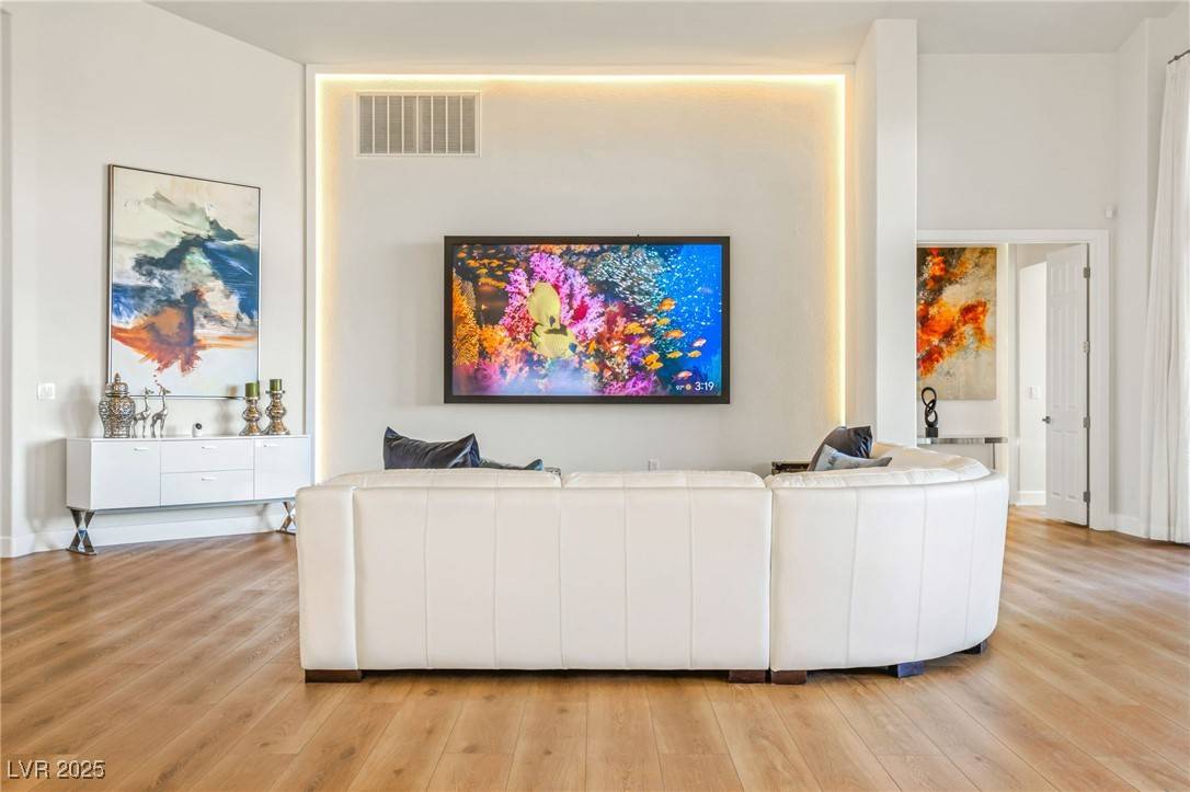 404 Summer Mesa DR, Las Vegas, NV 89144