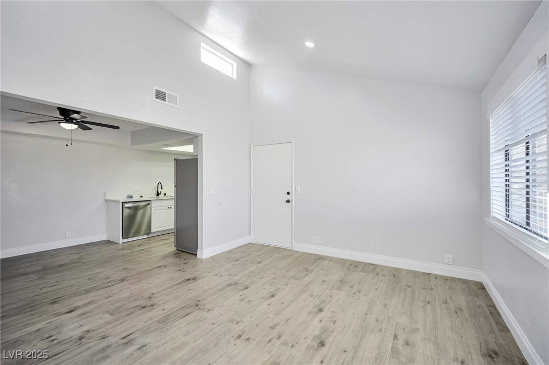 Las Vegas, NV 89119,1701 E Katie AVE #10