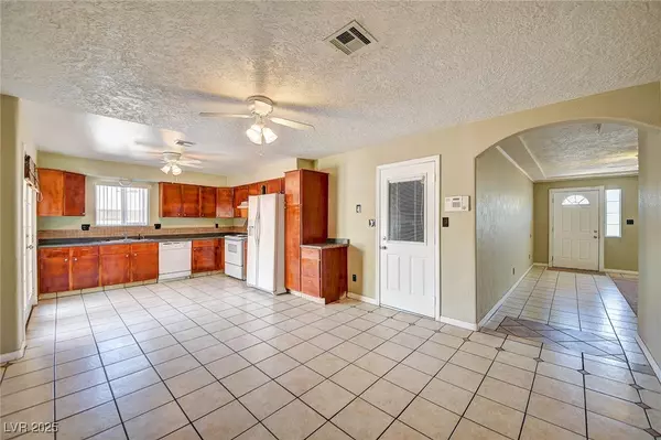 Henderson, NV 89015,458 Crestway RD