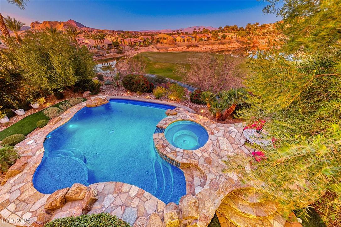 38 Benevolo DR, Henderson, NV 89011