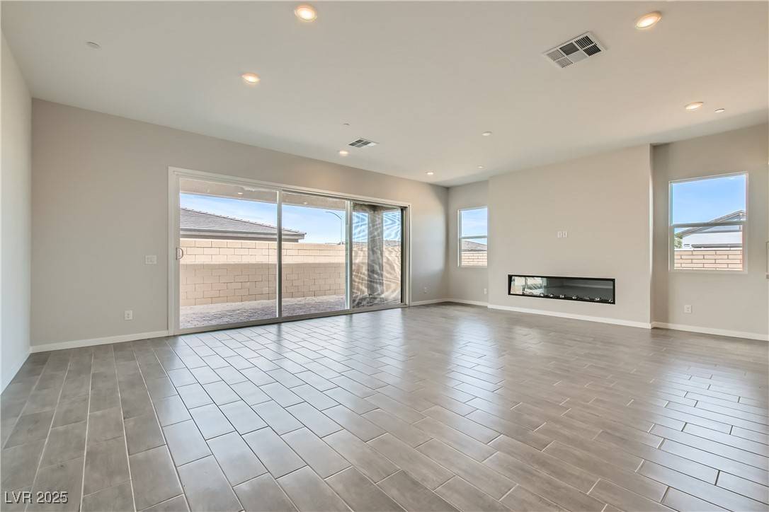 Henderson, NV 89011,869 Bittern Lake ST