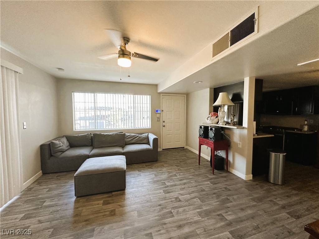 Las Vegas, NV 89122,5320 Duralite ST #102