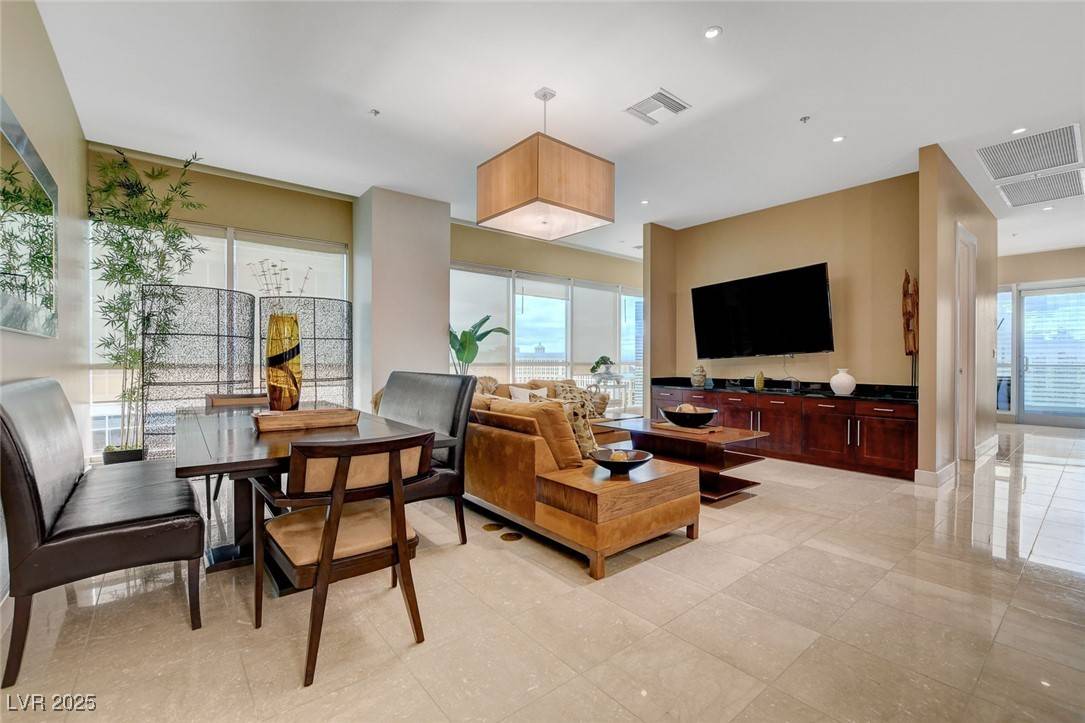 Las Vegas, NV 89103,4575 Dean Martin DR #3304