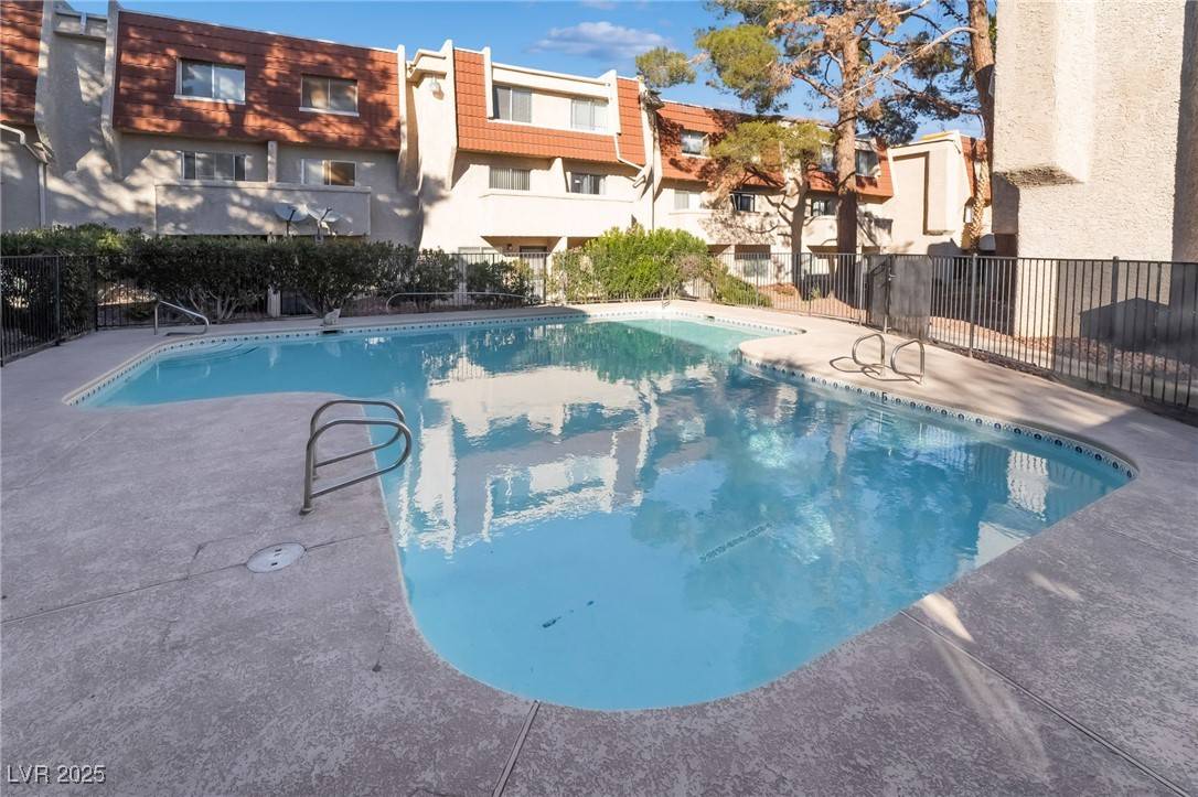 Las Vegas, NV 89103,3585 Arville ST #402C
