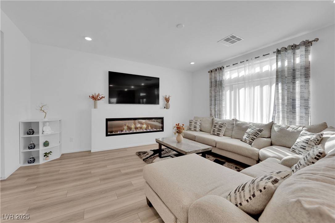 Las Vegas, NV 89141,10375 Rose Palisade ST