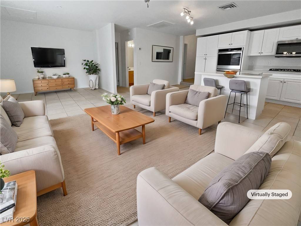 Las Vegas, NV 89103,6785 Segura DR