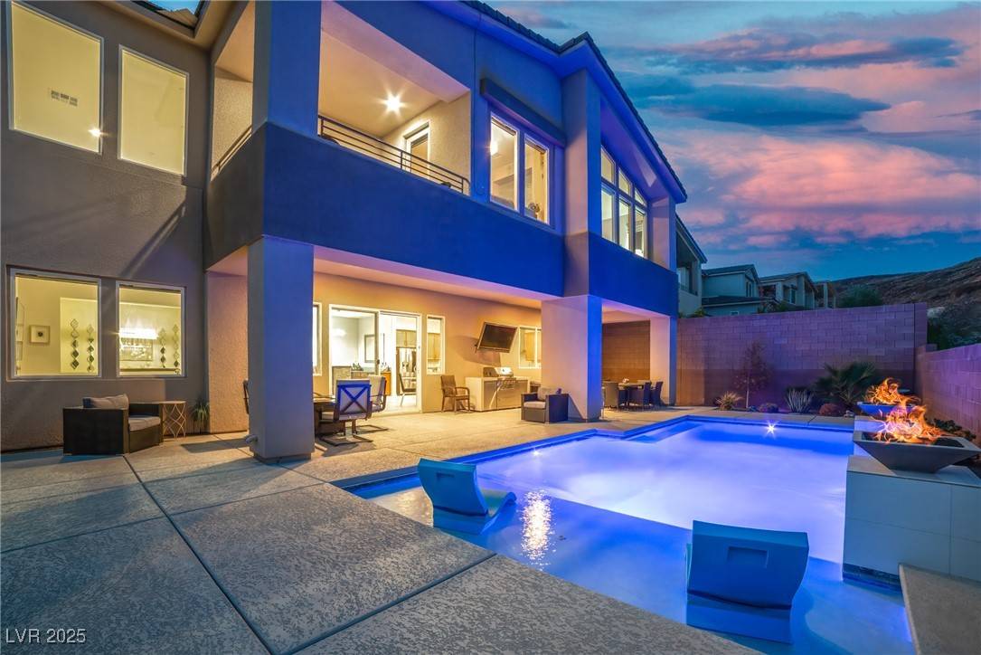 Henderson, NV 89011,8 Hilltop Crest ST