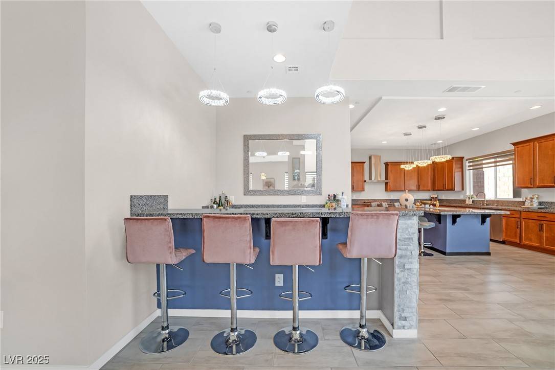 Henderson, NV 89011,8 Hilltop Crest ST