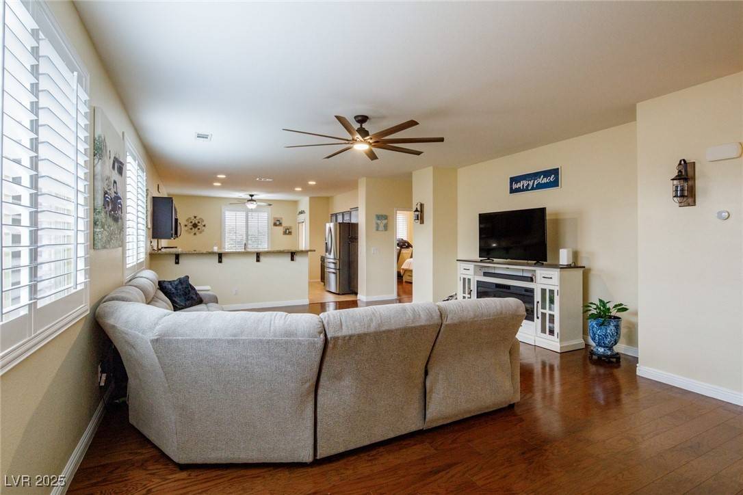 Las Vegas, NV 89166,7611 Redcloud Peak ST