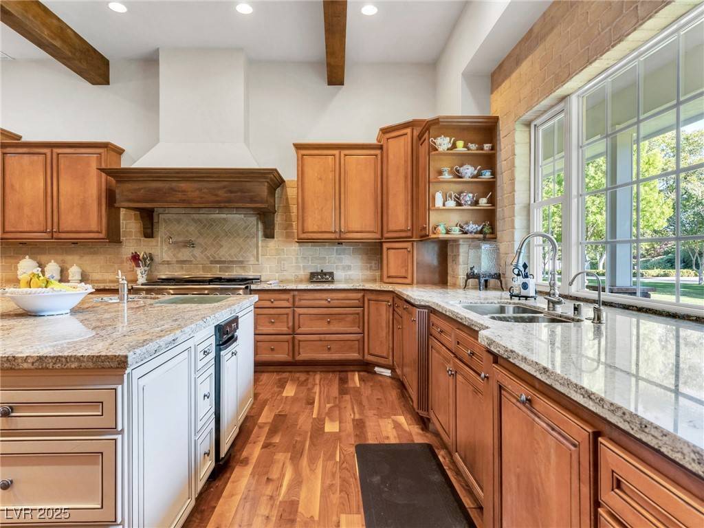 Las Vegas, NV 89107,330 Rancho CIR