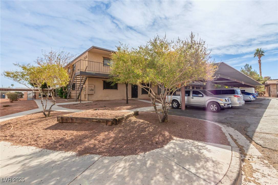 625 S Royal Crest CIR #23, Las Vegas, NV 89169