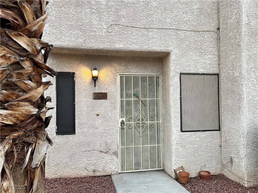 2611 Aracatuba AVE, Las Vegas, NV 89121