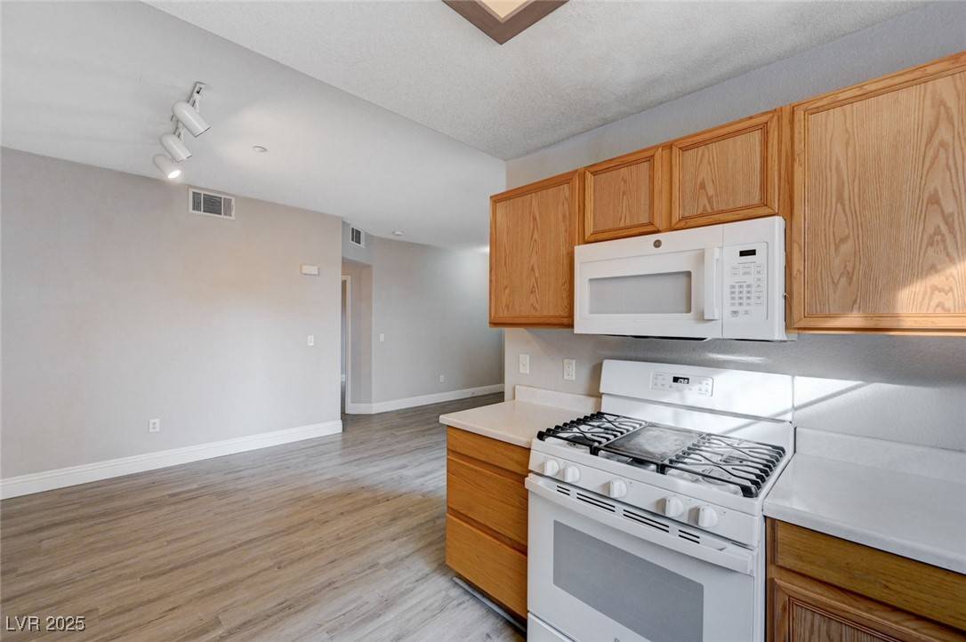 Henderson, NV 89052,830 Carnegie ST #1712
