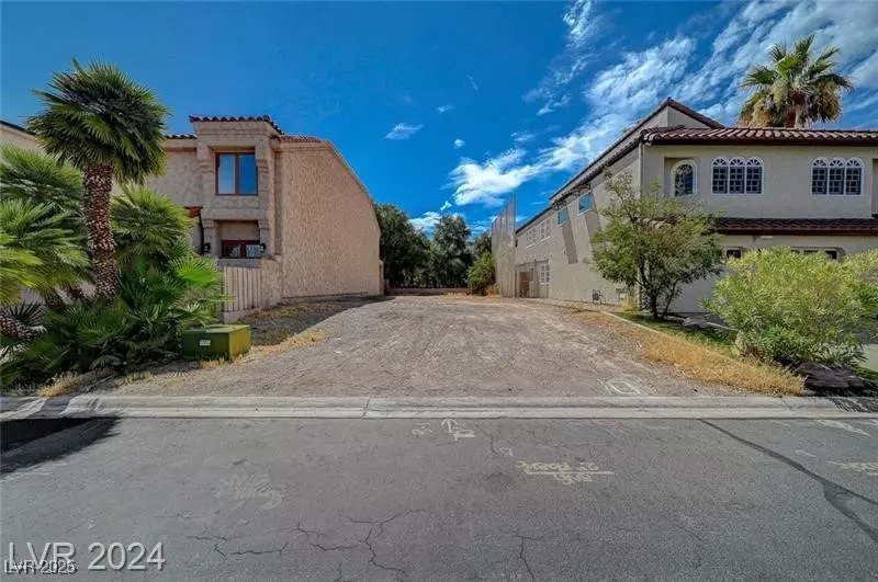 Las Vegas, NV 89109,2847 Queens Courtyard DR