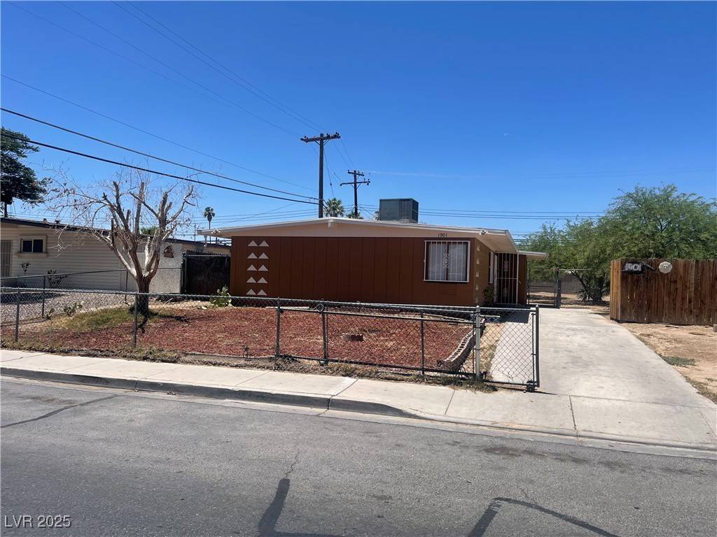 1901 Belmont ST, North Las Vegas, NV 89030