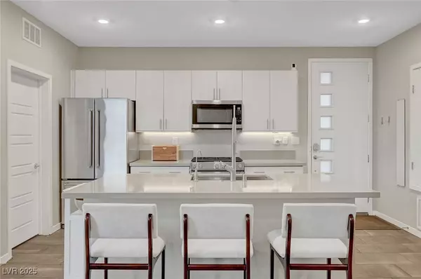 Las Vegas, NV 89135,11250 Hidden Peak AVE #208