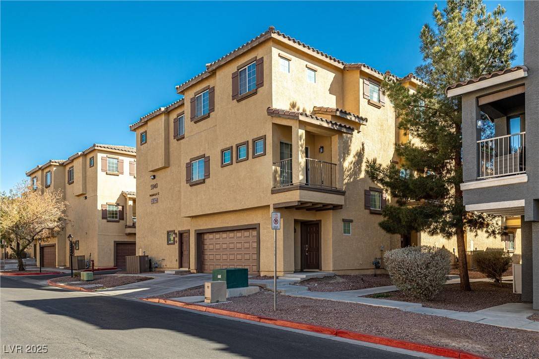 5940 Palmilla ST #9, North Las Vegas, NV 89031